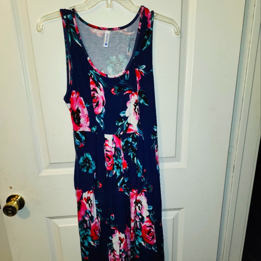 NWOT Jouica Floral Dress Size Medium Sleeveless Knee Length w/Pockets (A71)